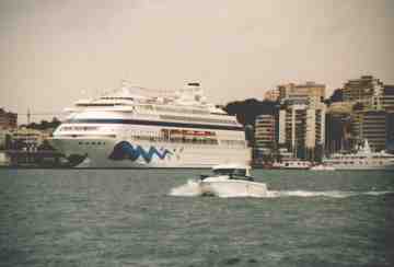 Das Kreuzfahrtschiff Aida im Hafen von Palma